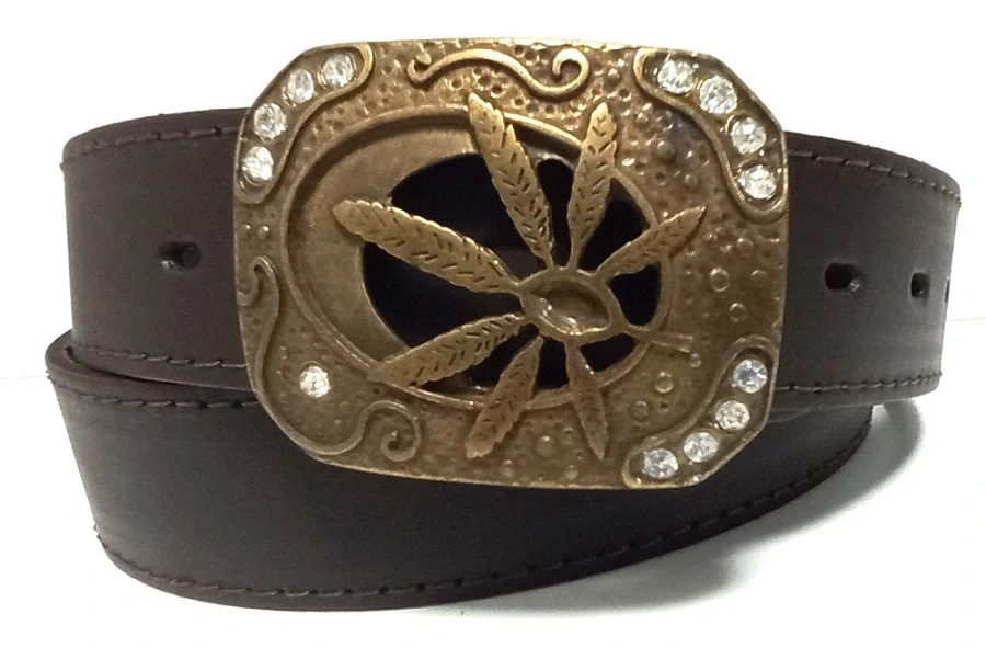 Hnedý kožený opasok