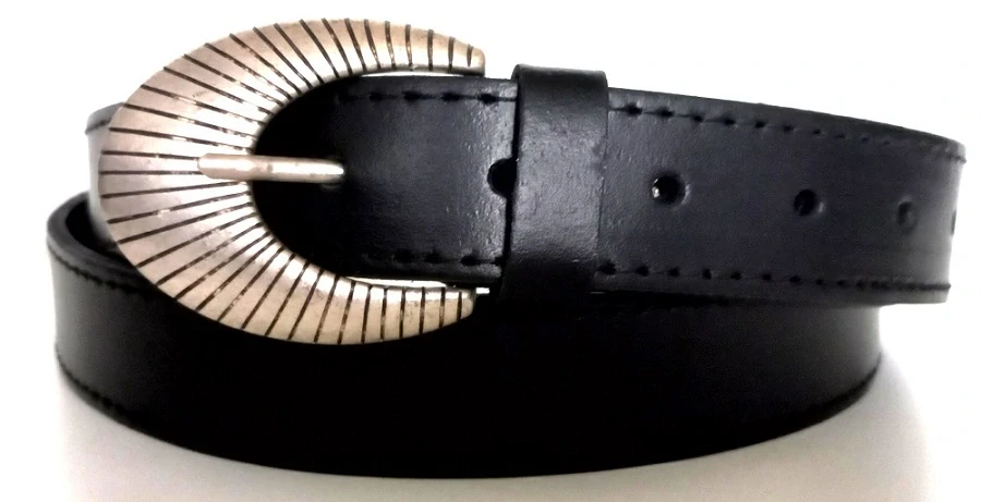 Úzke kožené opasky