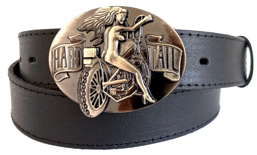 Kožený opasok so ženou na motorke