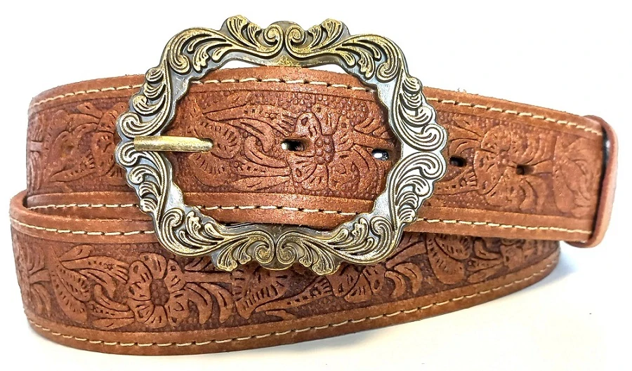 Kožený opasok s ozdobnou prackou